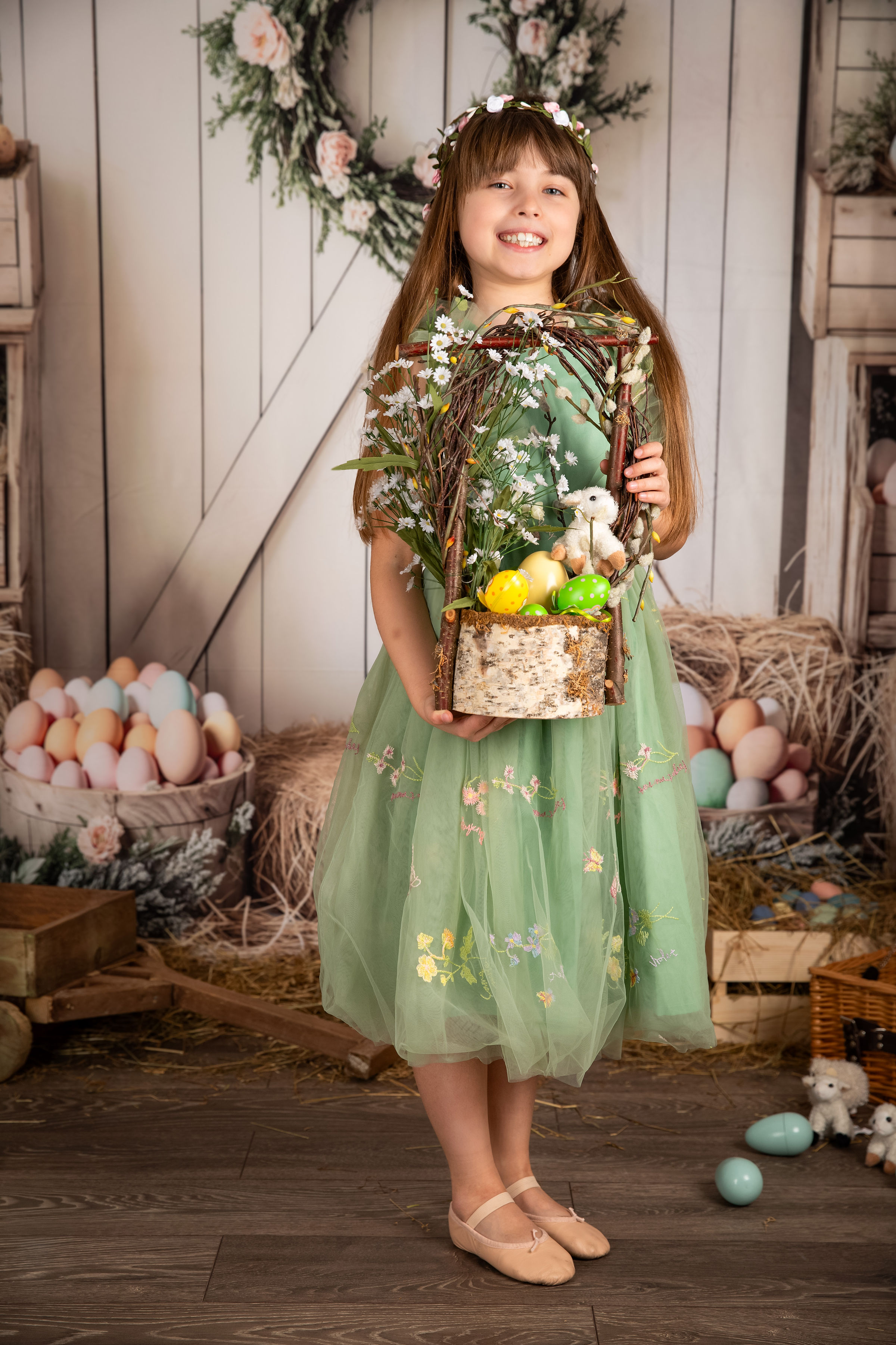 Mini Easter Session — girl with Easter basket